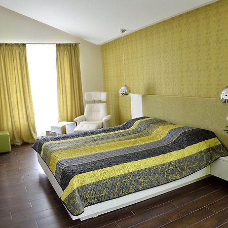 Glicinia Hotel Golden Sands Quarto foto