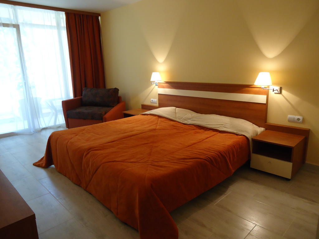 Glicinia Hotel Golden Sands Quarto foto